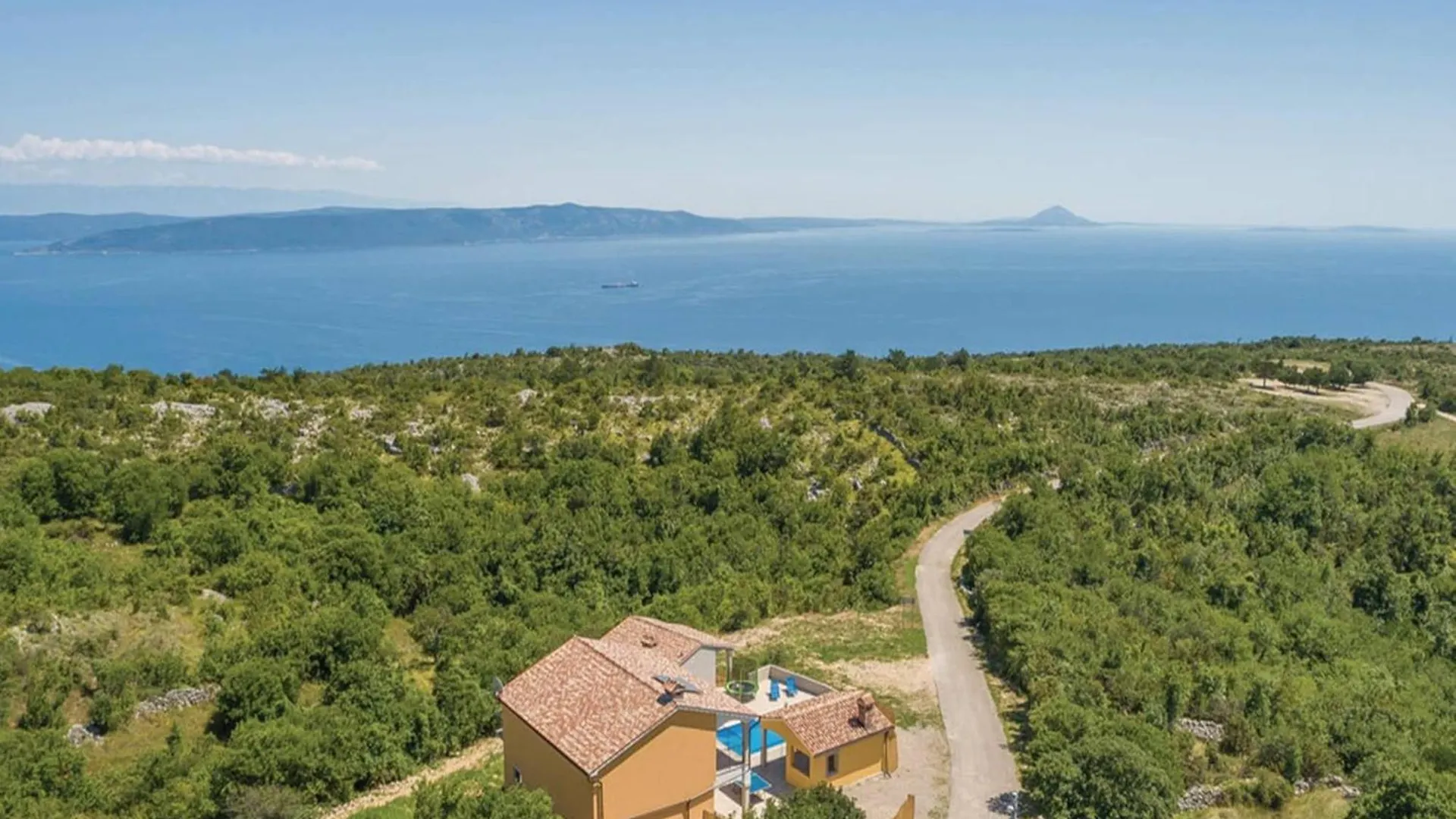 Villa With Private Pool & Sea View Koromačno